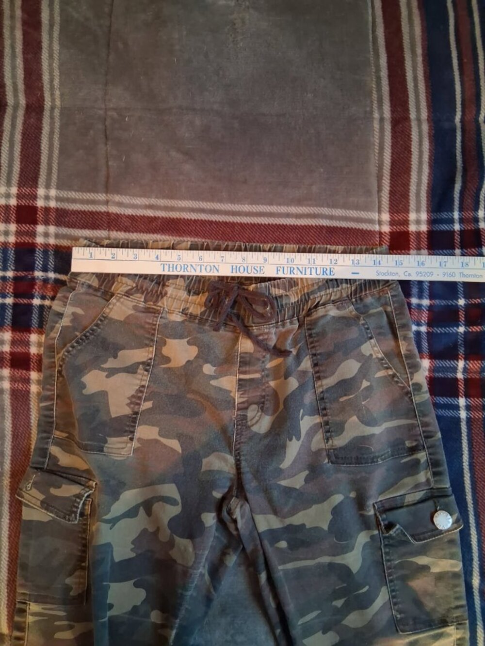 Women's V.I.P. Camo Cargo Joggers - Picture 7 of 7
